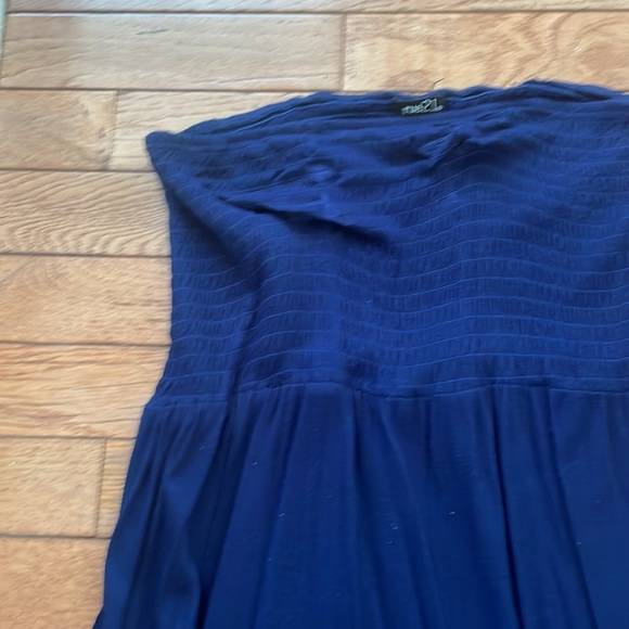 Strapless dress - Picture 2 of 3